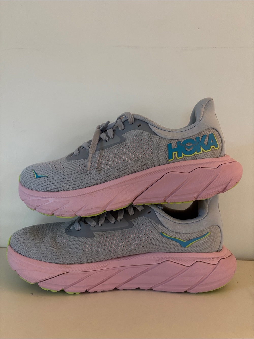 Hoka Women’s Arahi 7 Running Sneaker - Picture 4 of 7
